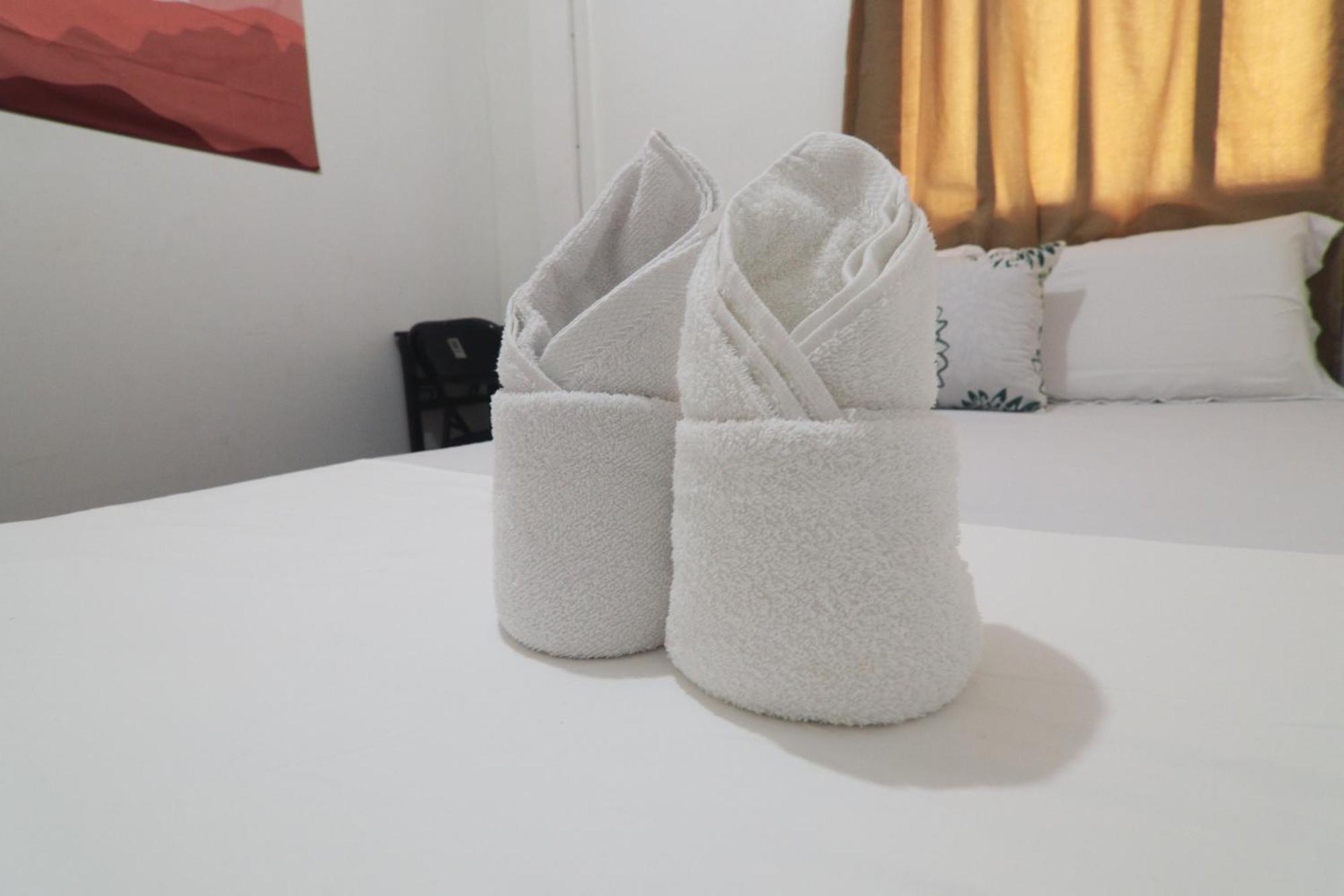 Aloha Hostel Siargao 제너럴 루나 외부 사진